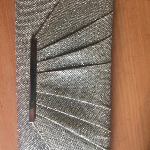 Call it spring clutch-bag. - Picture 1 of 3